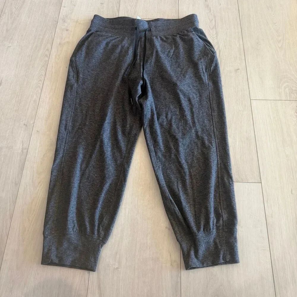 Lululemon women’s crop leggings size 10